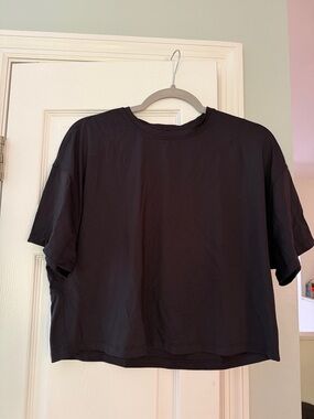 Lululemon Women's Classic Black Crewneck Crop Workout Tee